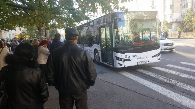  (VIDEO) Autobuz ISUZU nou-nouț, rămas în pană în Alexandru