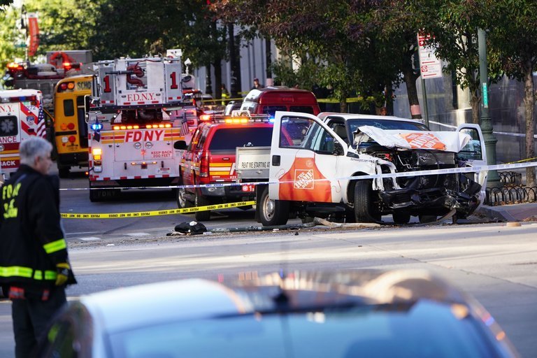  Şase persoane ucise şi altele rănite după ce un vehicul a intrat pe o pistă de biciclete în Manhattan