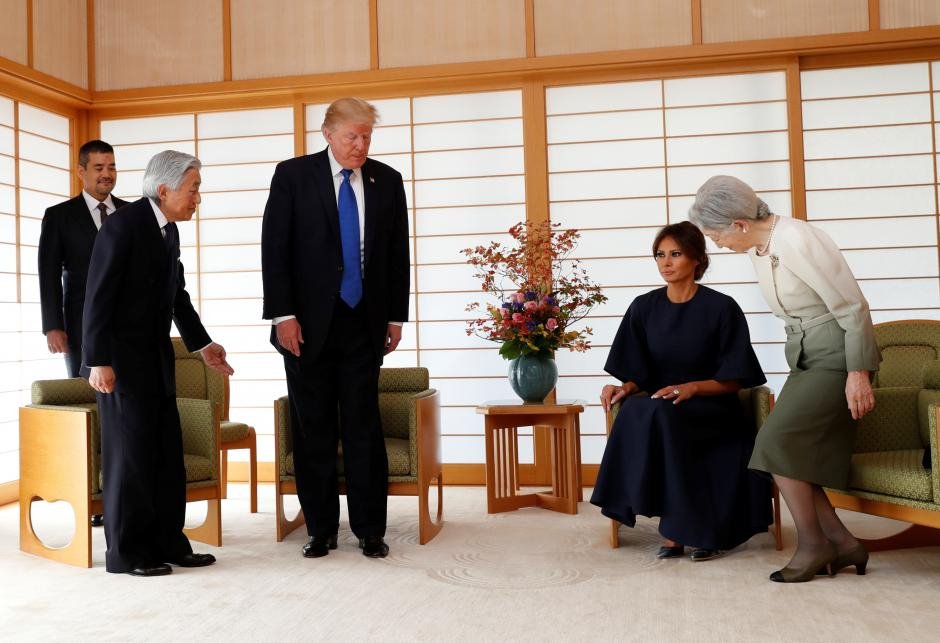  VIDEO: Trump a trecut testul protocolului cu împăratul Japoniei