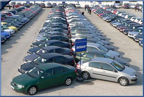  Zeci de maşini sunt scoase la vânzare de lichidatori