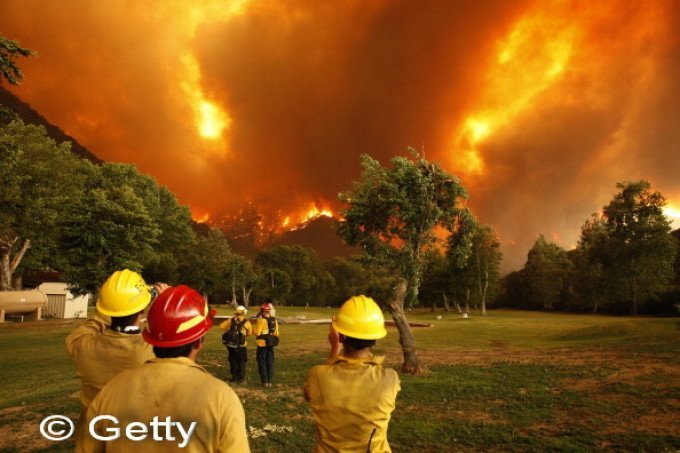  Incendiu puternic în California. Mii de persoane au fost evacuate din comitatul Ventura