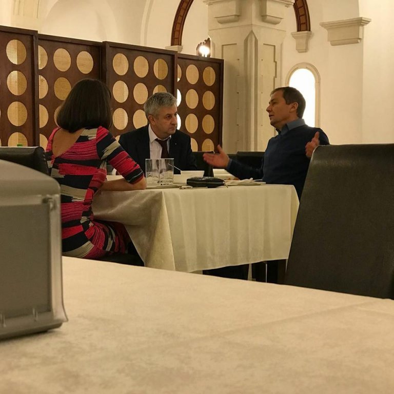  (FOTO) Daniel Morar, judecător la CCR, surprins la masa cu Florin Iordache