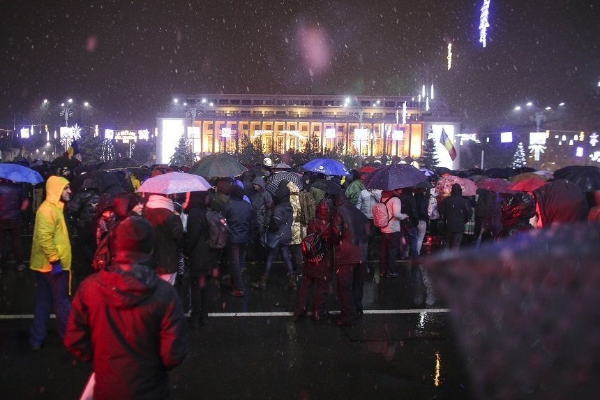  VIDEO: Momentul in care jandarmii au vrut sa-i opreasca pe protestatarii din Bucuresti