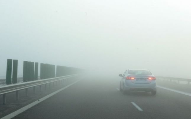  ATENȚIE dacă porniți la drum! În județul Iași este ceață, iar izolat se poate forma polei