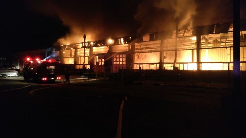  INCENDIU PUTERNIC! 15 autobuze ale companiei de transport public au ars în Tulcea