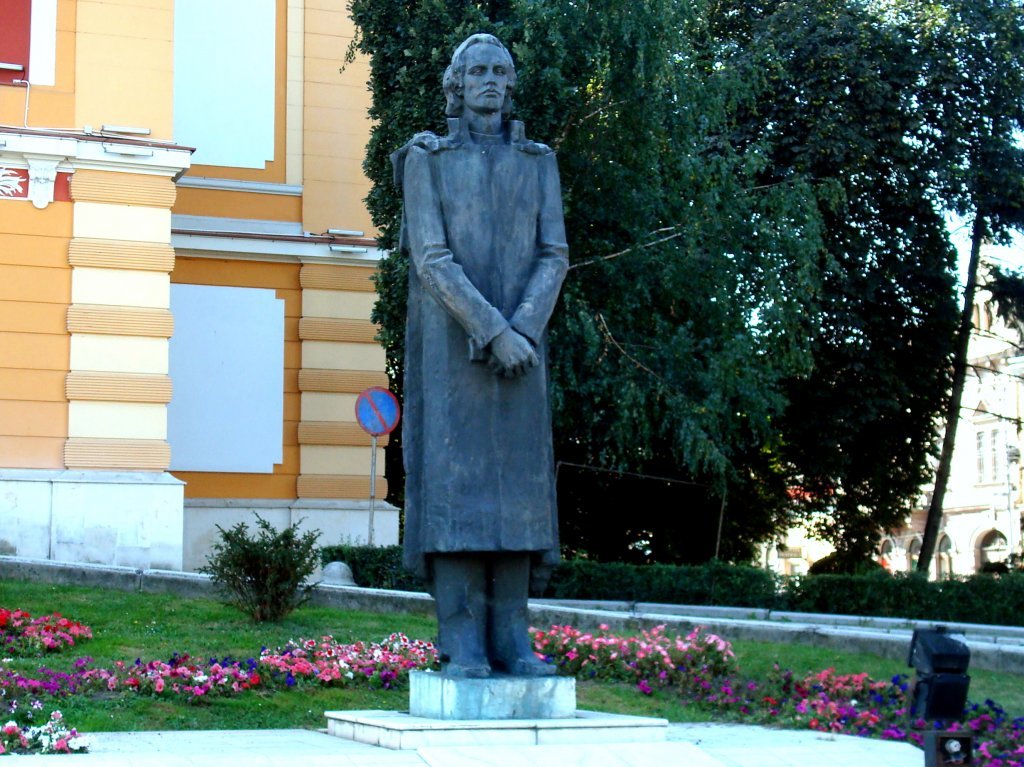  Cum arată statuile lui Mihai Eminescu? Comparaţii la care nu te-ai gândit niciodată