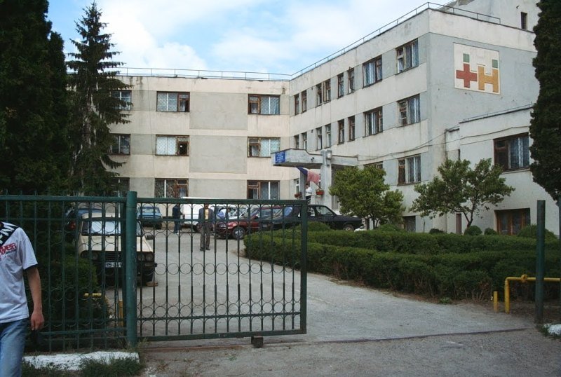  La Spitalul din Hârlău, personalul medical este terorizat de grupuri de ţigani
