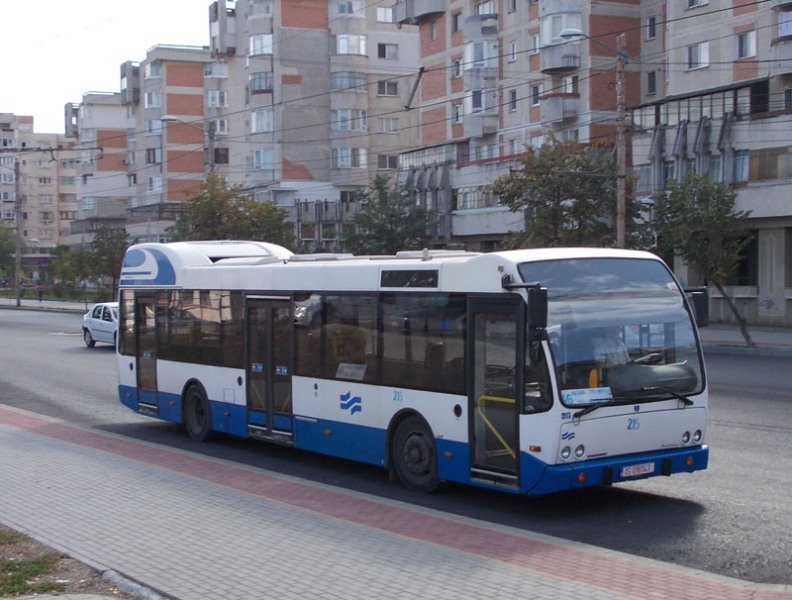  Iaşul trimite cinci autobuze la Tulcea. Acolo 15 autobuze au fost carbonizate