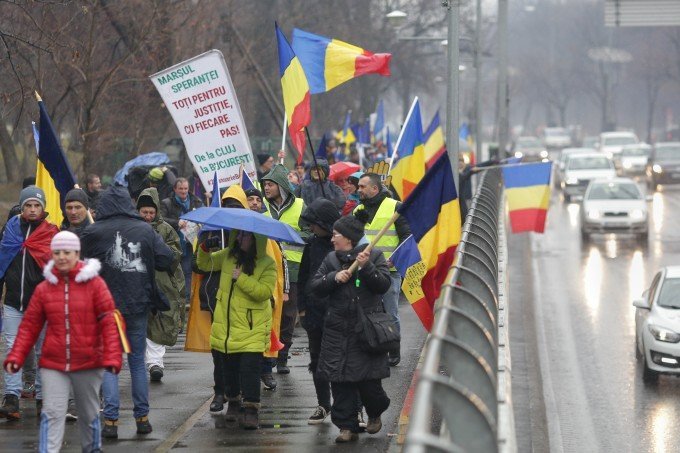 (VIDEO) Protest de amploare în Bucureşti. Trenurile care ajung în Capitală, pline de manifestanţi