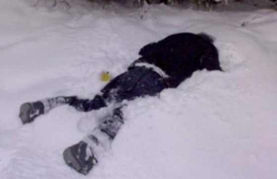  Un bărbat beat a dormit 10 ore în zăpadă. Medicii şi-au pus mâinile în cap