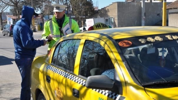  Zeci de taximetrişti au fost amendaţi în urma scandalului Uber