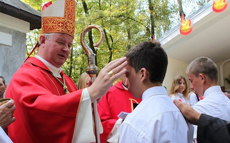  Episcopia catolică a stabilit programul administrării Sacramentului Sfântului Mir pentru 2018