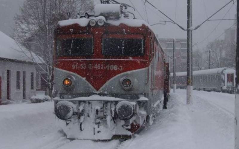  Zeci de trenuri anulate din cauza frigului. Dar nu sunt linii închise
