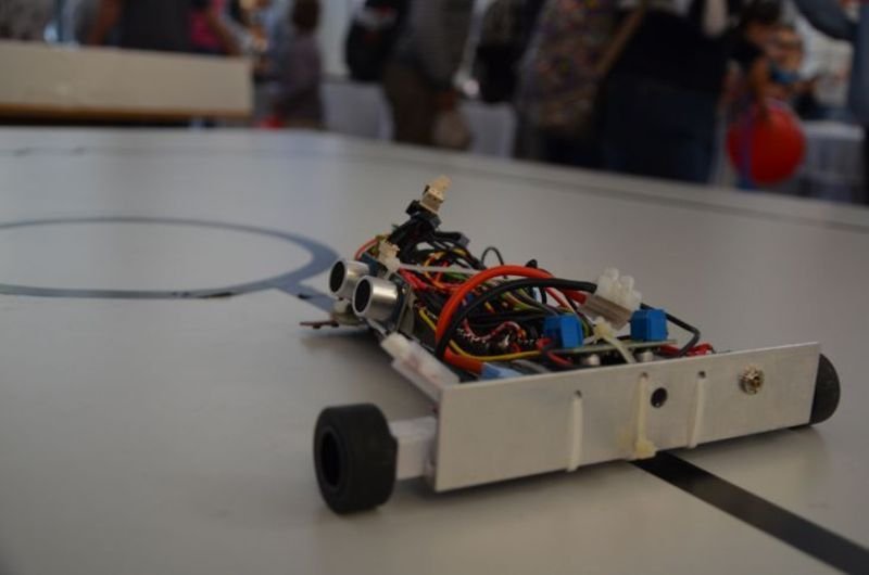  Concurs de roboţi, cu participare internaţională, la un liceu ieşean