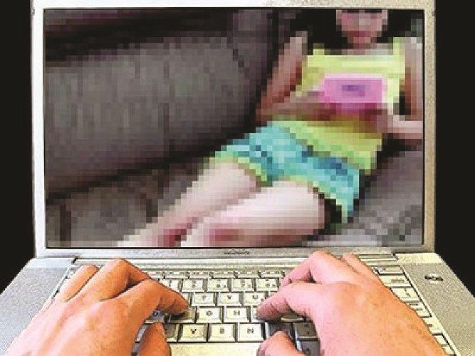 Şantaj sexual la clasa a opta. Părinţi, atenţie ce fac copiii voştri adolescenţi pe Internet!