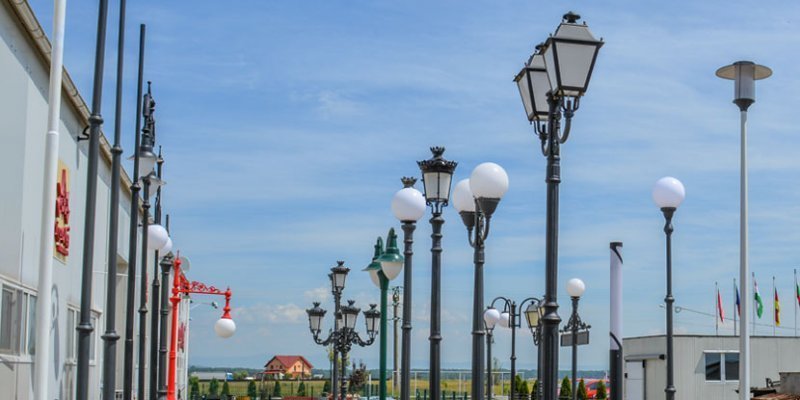 100 de stâlpi ornamentali noi vor ilumina parcurile din Iaşi