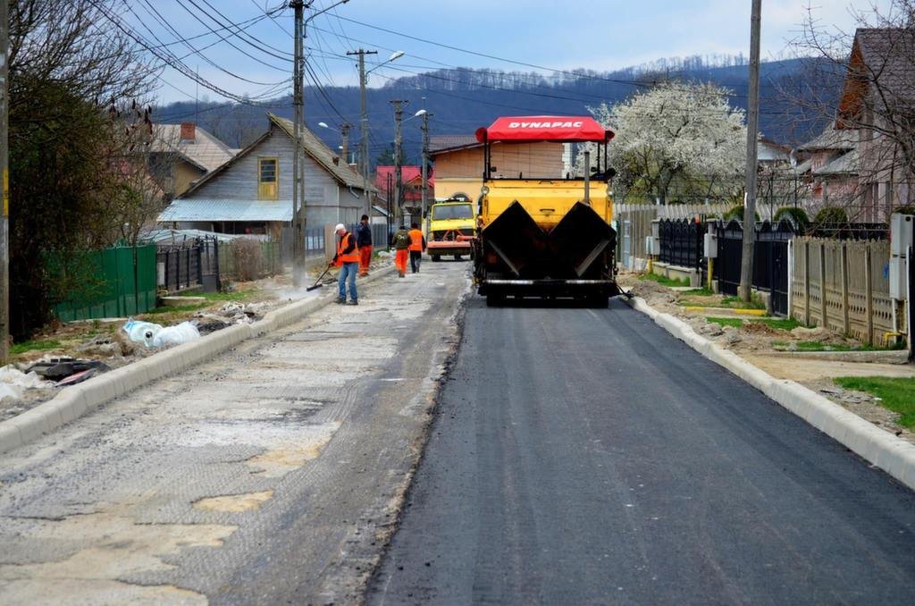  Ajunge asfaltul și la Stolniceni-Prăjescu cu ajutorul unei firme din Galați