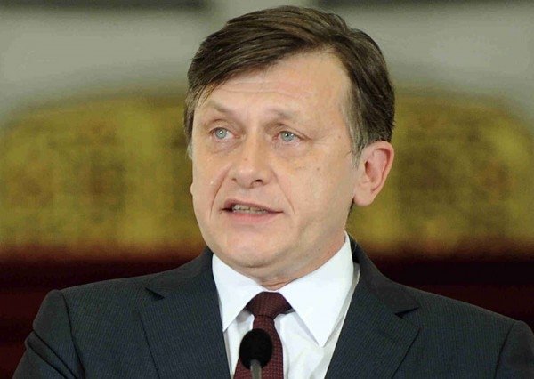  Antonescu: Băsescu îl lasă pe Ponta interimar la Transporturi să finalizeze privatizarea CFR Marfă