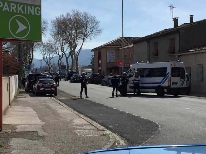 Cel puţin doi morţi în luarea de ostatici din Franţa. Autorul se revendică de la Statul Islamic