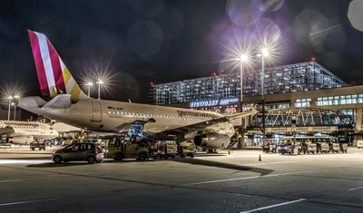  Un pilot a fost reţinut pe aeroportul din Stuttgart după ce s-a urcat beat la manşă