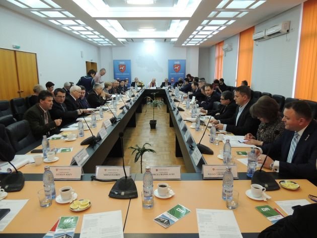  Şedinţă CJ: contre şi păruieli în zi de sărbătoare, de faţă cu invitaţii din Moldova