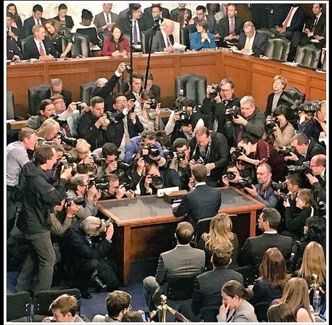  IMAGINEA din timpul audierilor lui Mark Zuckerberg care face înconjurul lumii
