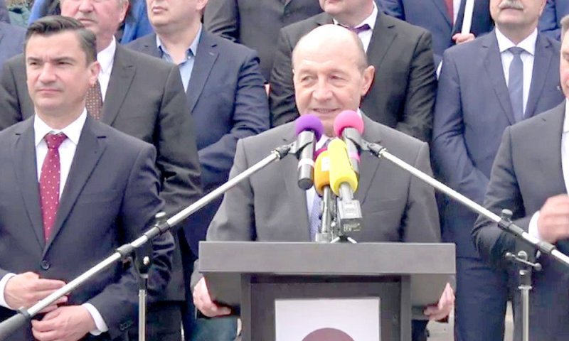 Băsescu, la Iaşi:  Nu sunt scenarii cu Mihai Chirica în PMP
