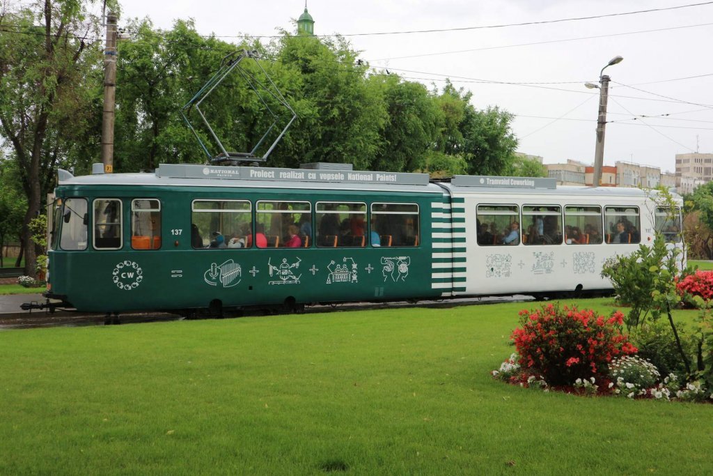  La Iaşi a fost lansat tramvaiul cu internet gratuit şi prize pentru laptopuri
