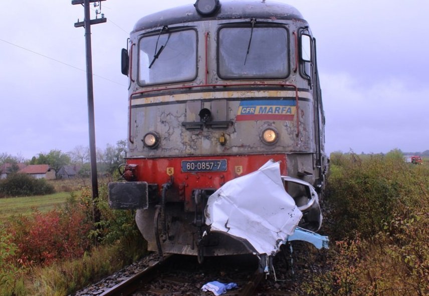  Accident teribil: Patru tinere, moarte după ce maşina a fost lovită de tren