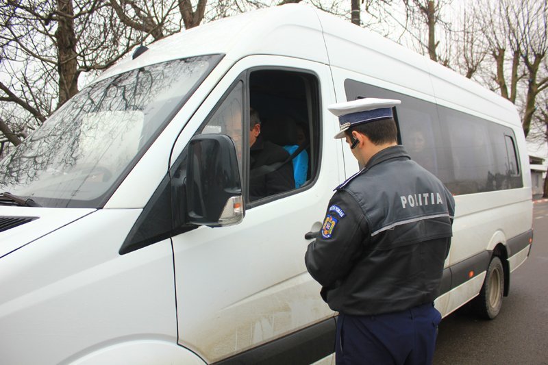  Acţiune a Poliţiei vizând şoferii de microbuze şi autobuze: amenzi drastice