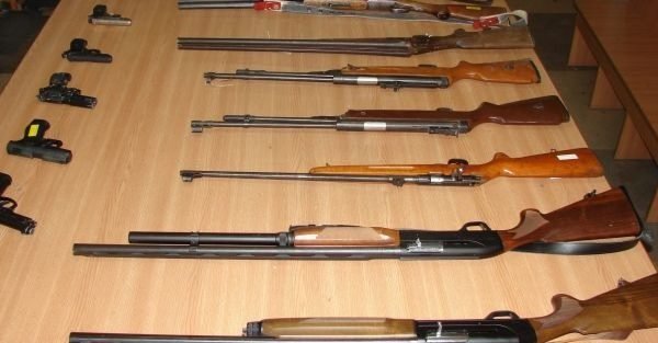  Control al Poliţiei: trei arme confiscate