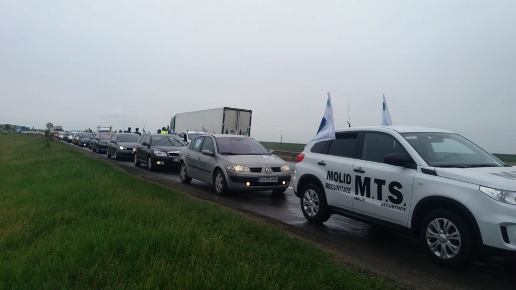  Marşul pentru Autostradă: Primiţi cu pâine şi sare de bucureşteni şi cu jandarmii de primarul PSD