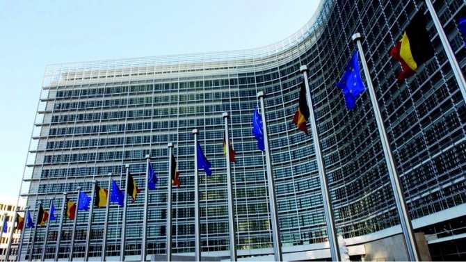  Comisia Europeană: Reducerea contribuţiei la Pilonul II ar avea implicaţii negative