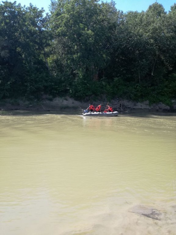  Pompierii au găsit trupul copilului de 10 ani dispărut în râul Ialomiţa. Era la o distanţă de 19 km