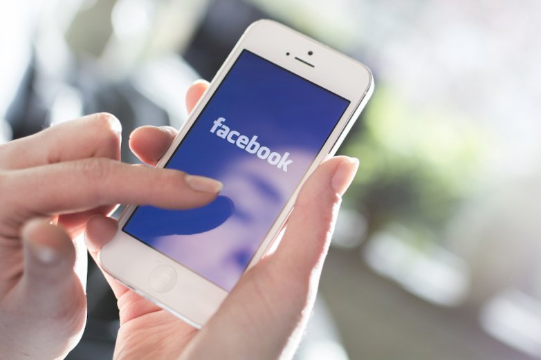  Facebook a încheiat acorduri cu cel puţin 60 de producători de telefoane prin care aceştia au obţinut acces la datele prietenilor utilizatorilor
