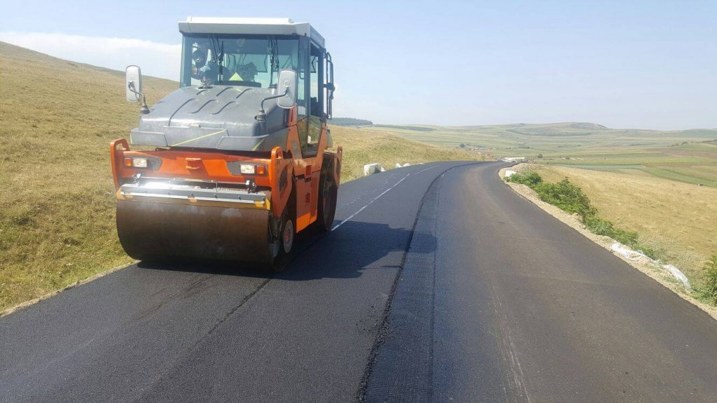  Ultimele pregătiri pentru asfaltarea a 110 km de drumuri județene