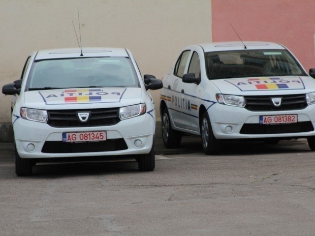  Două Loganuri nou-nouţe la Poliţia Rutieră Iași. Vor fi puse în circulație zilele următoare