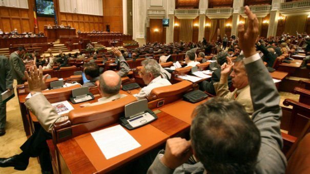  152 de parlamentari au semnat moţiunea PNL pentru demiterea Guvernului Dăncilă