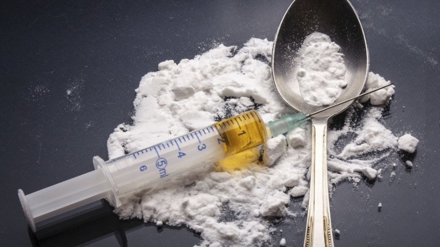  Un consumator de heroină a fost adus la Urgenţe, în sevraj