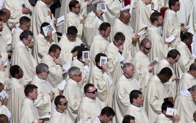  Opt preoţi şi o parohie nouă în Dieceza catolică