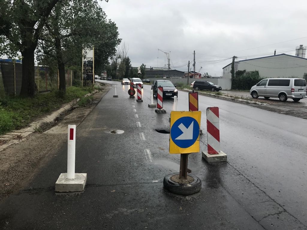  Avertisment pentru șoferi! S-a surpat carosabilul pe DN 28, Iași-Tomești