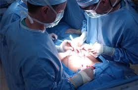  Un chirurg ieşean nu mai are voie să opereze timp de trei ani