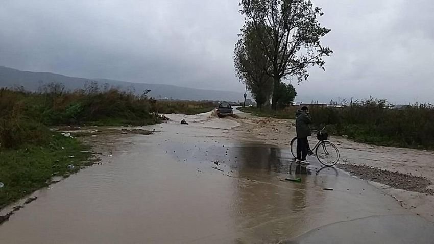  Inundaţii masive în România. Sute de persoane evacuate, doi oameni dispăruţi
