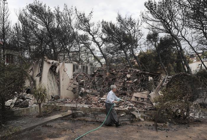  Bilanţul victimelor incendiilor din Grecia a ajuns la 79 de morţi