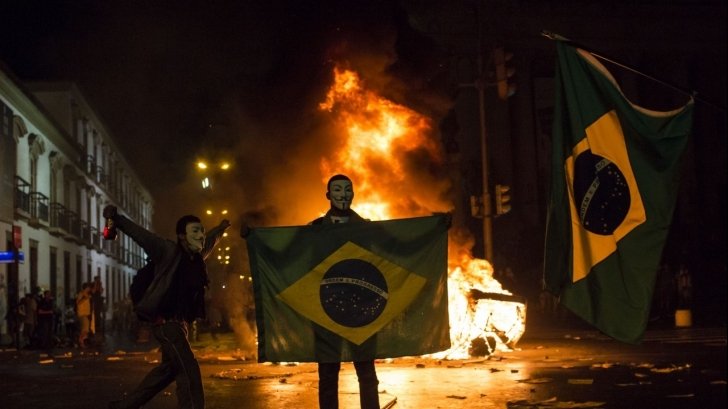  Noi PROTESTE în BRAZILIA: Confruntări între forţe de ordine şi manifestanţi la Sao Paulo