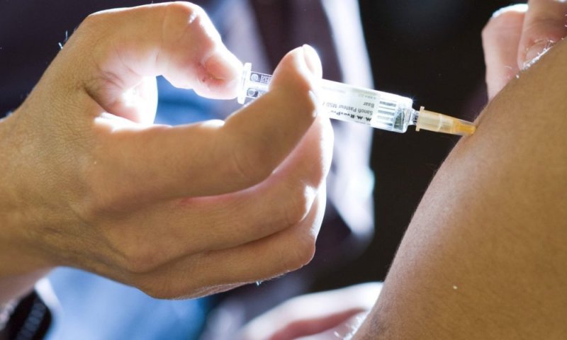  Vin medicii să-i convingă pe părinţi: Campanie de vaccinare din uşă în uşă