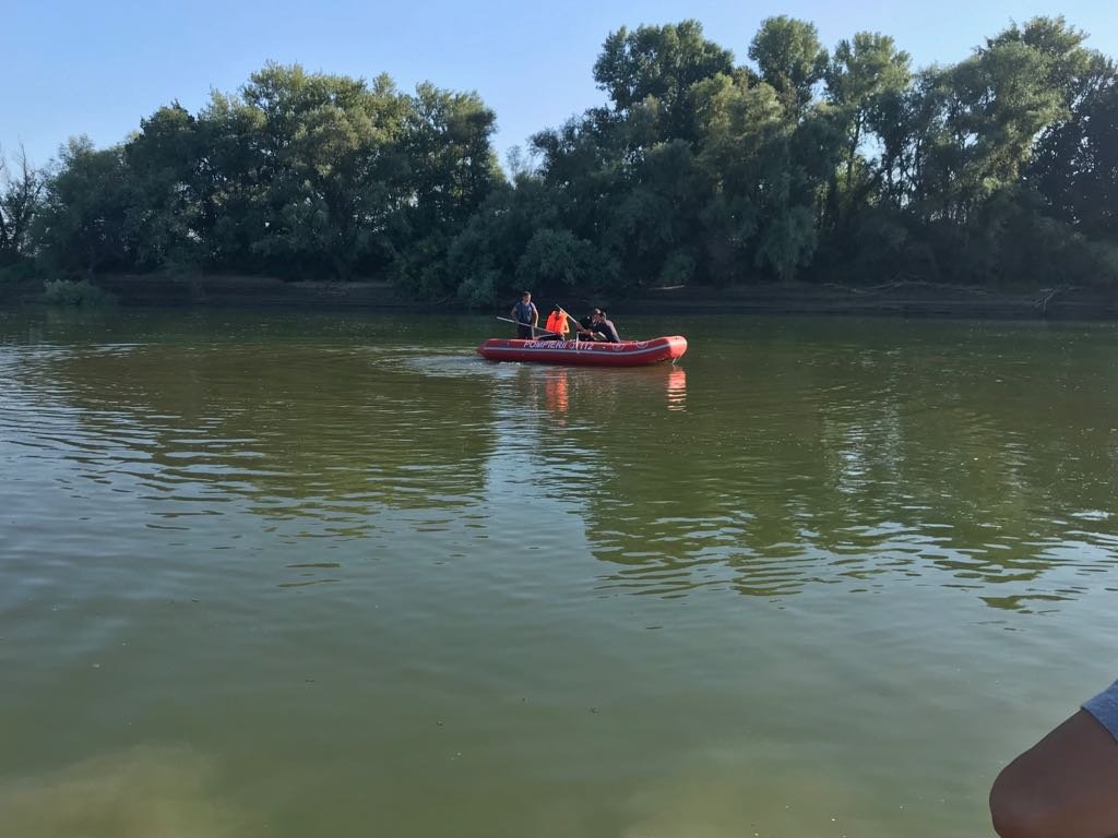  Trupul unui băiat de 17 ani înecat în Dunăre a fost adus la mal