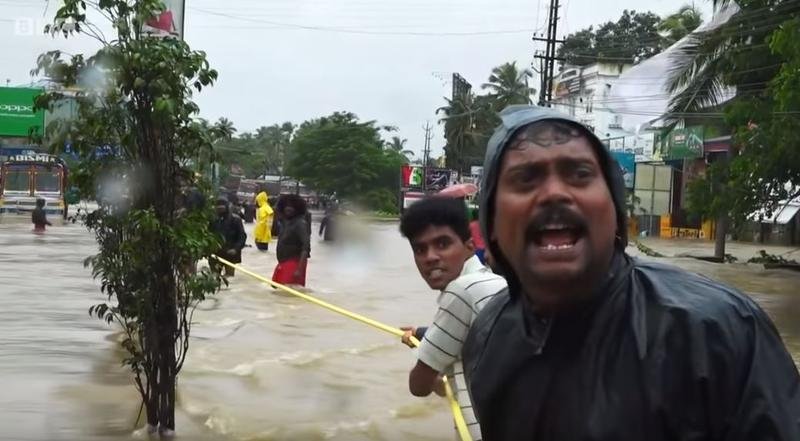  1 milion de persoane evacuate în urma inundațiilor din India. 400 de morți