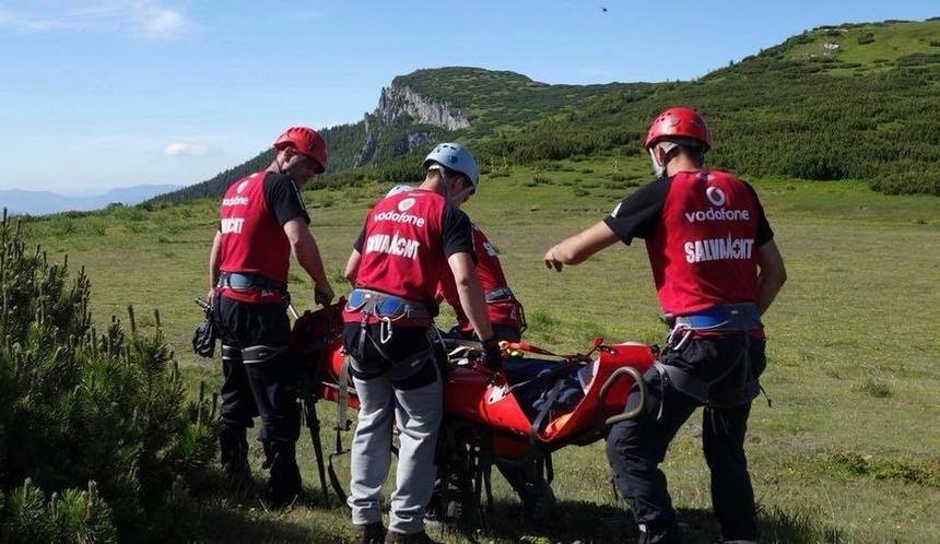  Opt turiști recuperați de salvamontiști după ce au fost surprinși de o furtună în Bucegi