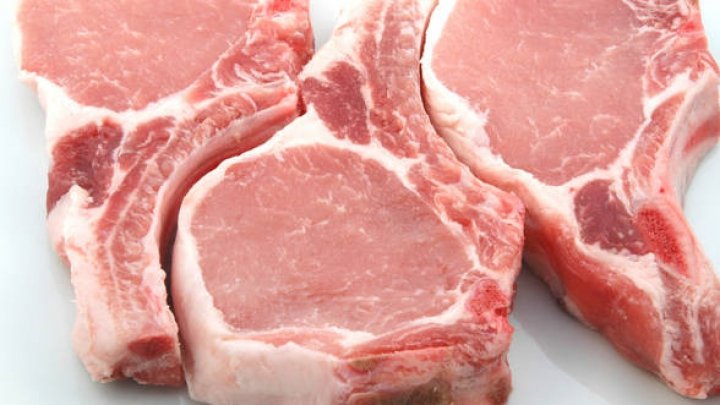  Pesta scumpeste carnea! 75% din porcii de Craciun vor fi din import